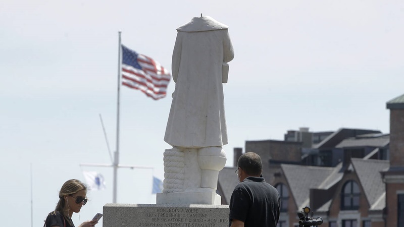Βανδαλισμός άγαλμα Κολόμβου: Συνεχίζονται οι αντιρατσιστικές κινητοποιήσεις