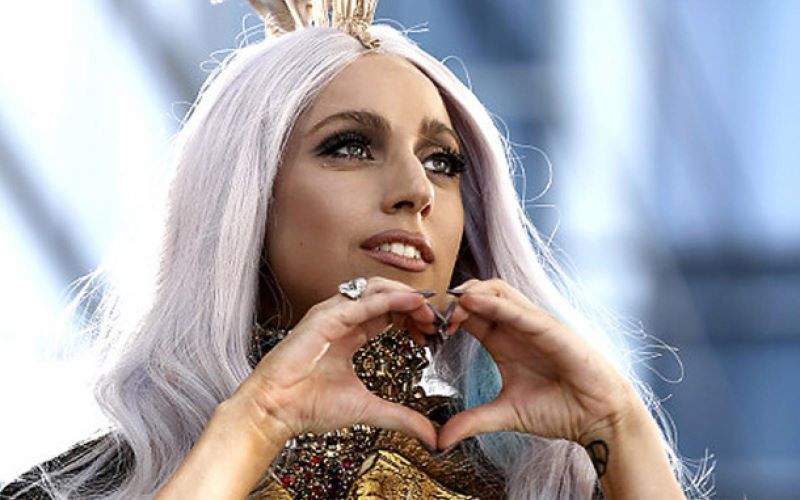 Lady Gaga άβαφη: Χωρίς ίχνος μακιγιάζ και με φακίδες