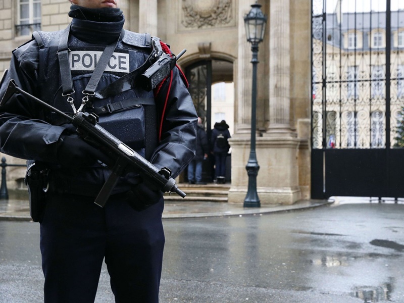 Συναγερμός στο Παρίσι: Μεγάλη κινητοποίηση της αστυνομίας