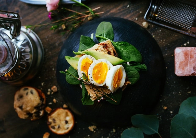 Βραστό αυγό μαγείρεμα: Πώς να το κάνετε όσο μελάτο ή σφιχτό θέλετε