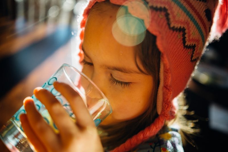 5 λόγοι για να πίνετε νερό: Δεν παχαίνει, ομορφαίνει