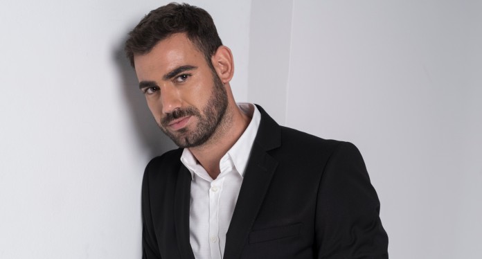 Πολυδερόπουλος “8 λέξεις”: Έτοιμος για την επιστροφή του στην τηλεόραση είναι ο Έλληνας ηθοποιός