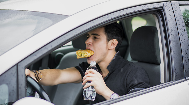 Φαγητό οδήγηση: Τι αποκαλύπτει νέα έρευνα