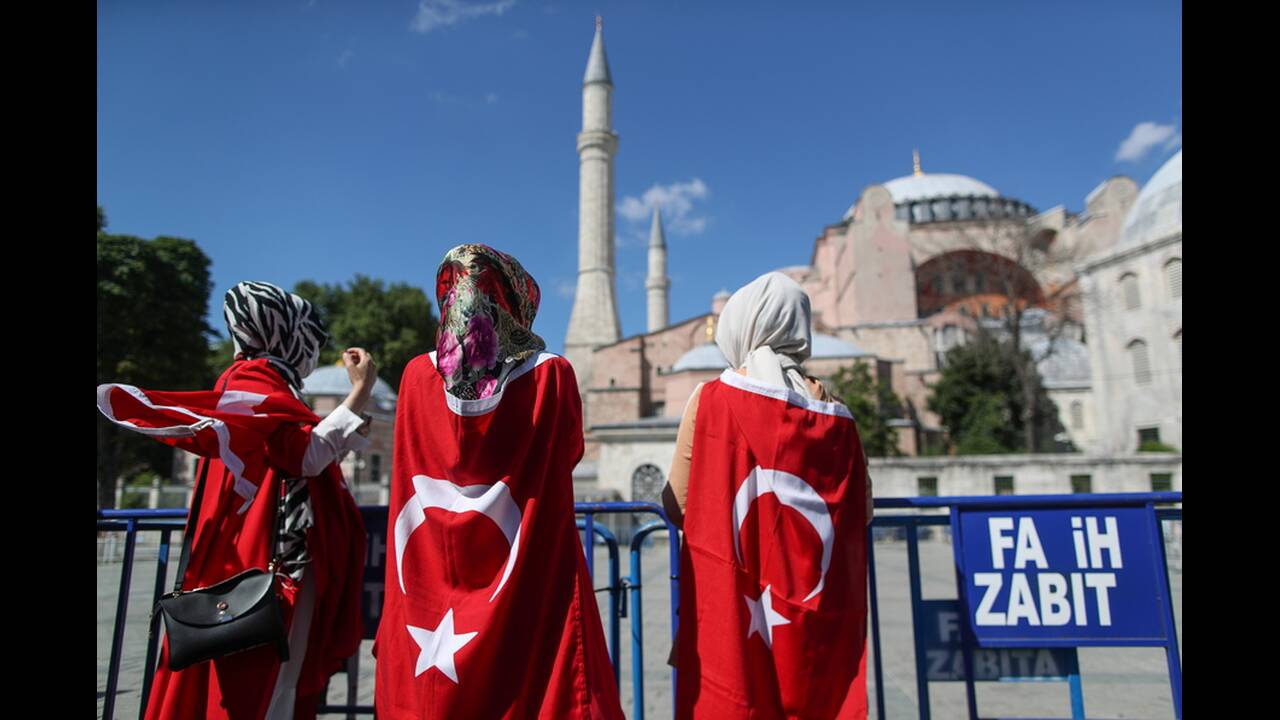 Αγιά Σοφιά τζαμί: Η στιγμή που οι Τούρκοι βουλευτές μαθαίνουν για την απόφαση