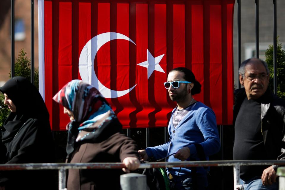Αγιά Σοφιά νέα: Ανοιχτή όλο το 24ωρο με εντολή Ερντογάν