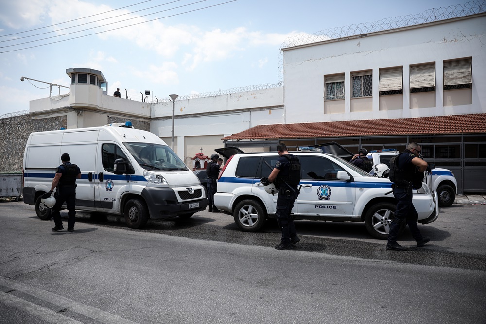 Νομοσχέδιο Χρυσοχοΐδη: Κρατούμενοι για τρομοκρατία δεν θα μεταφέρονται σε Αγροτικές Φυλακές