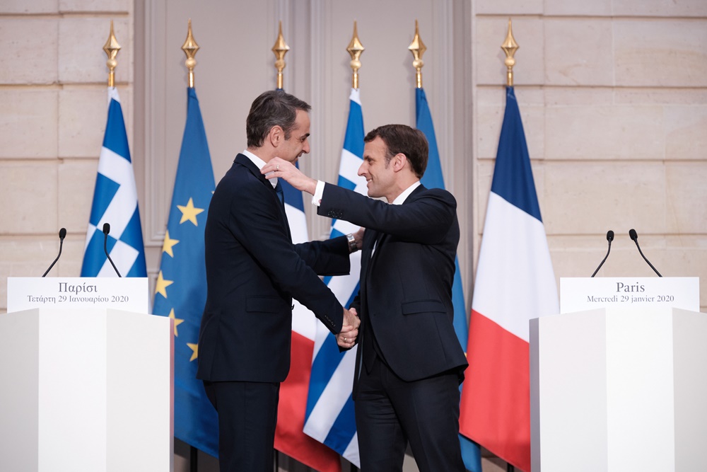 Μακρόν ελληνικά: Πώς σχολιάζει ο Τσίπρας την ανάρτηση του Γάλλου προέδρου