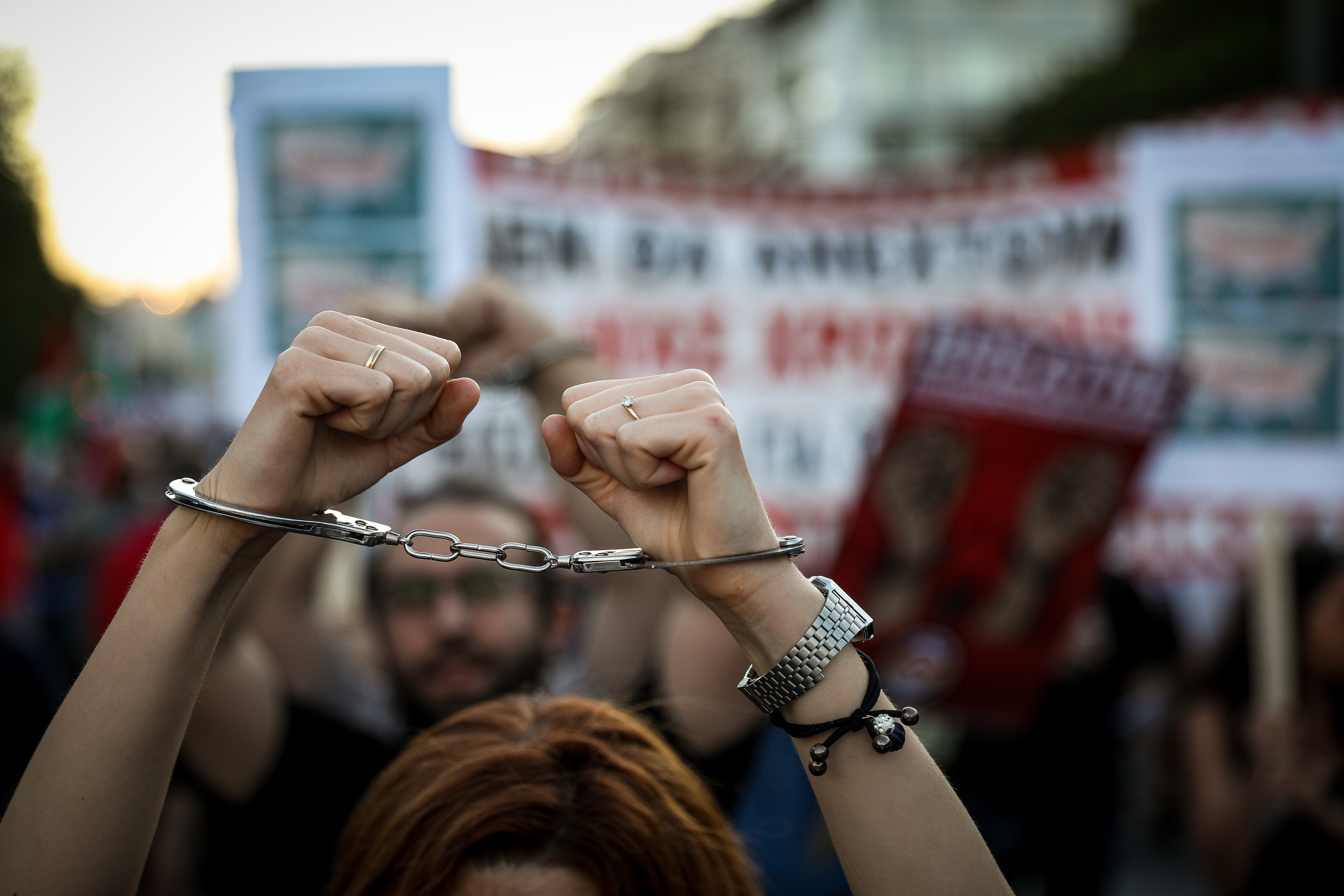 Νομοσχέδιο διαδηλώσεις – αλλαγές: Κείμενο με βελτιώσεις κατέθεσε ο Χρυσοχοΐδης