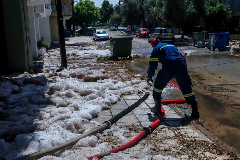 Κακοκαιρία Θεσσαλονίκη: Εγκλωβίστηκαν 4 άτομα