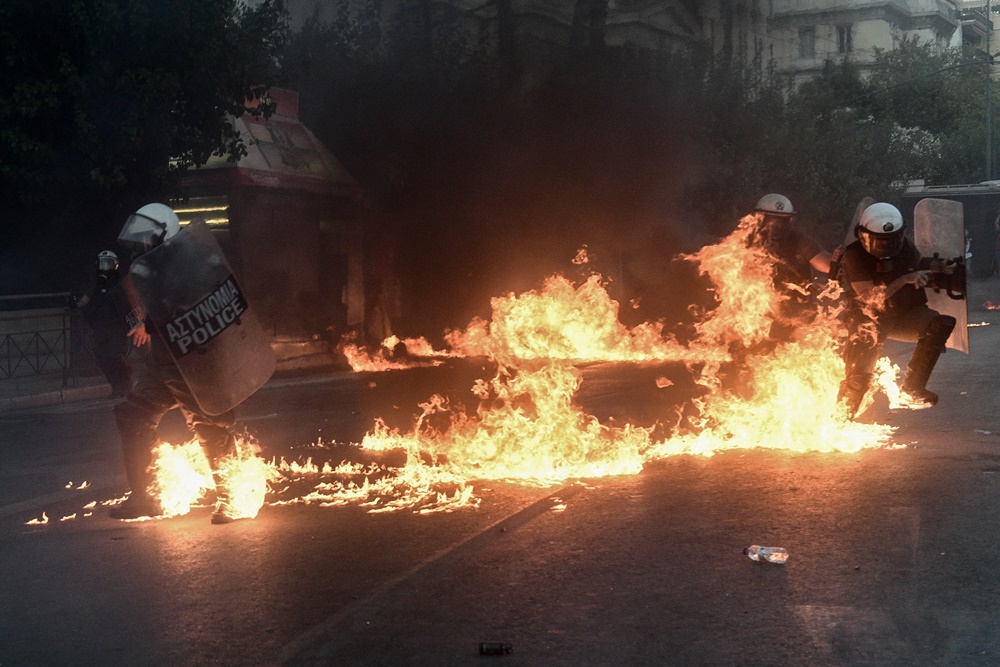 “Κώστα Νομική Αθήνας περνάς”: Η φράση πατέρα που κάνει τον γύρο του διαδικτύου