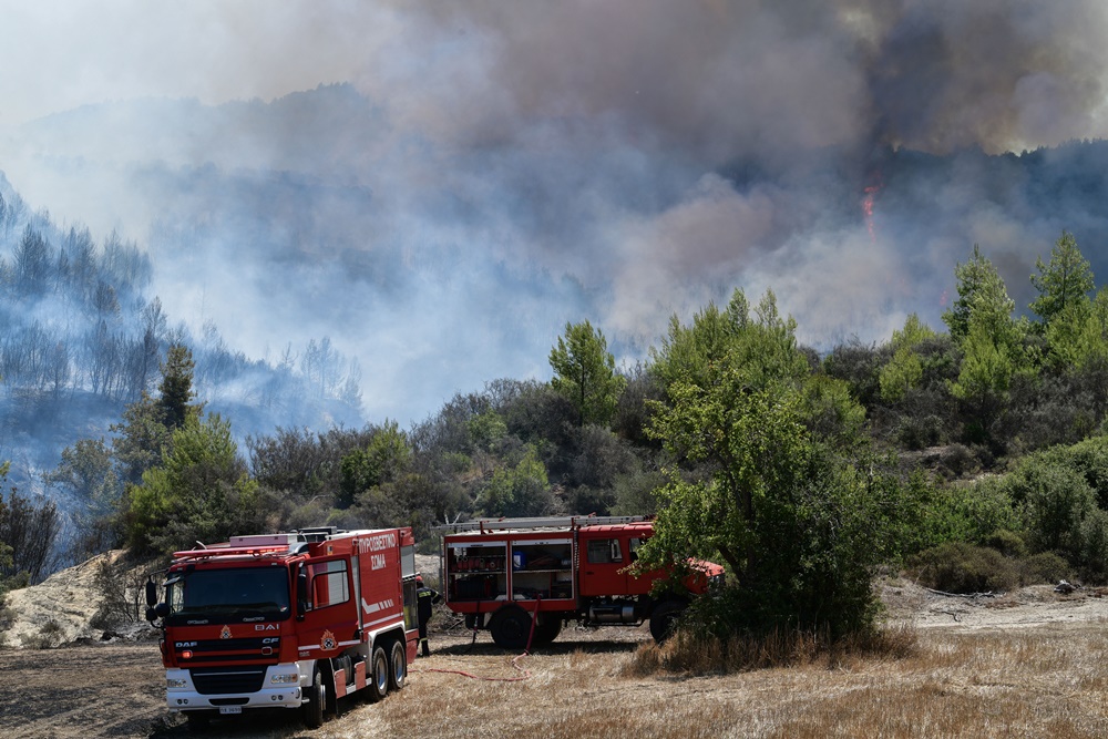 Φωτιά Ηλεία τώρα: Κοντά σε χωριά οι φλόγες