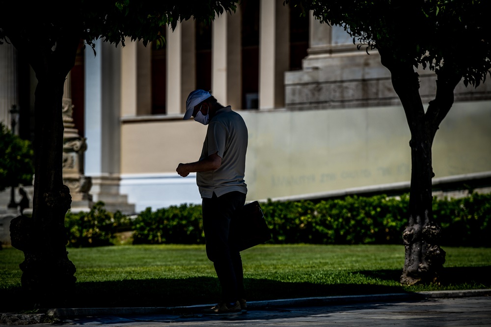 Καιρός σήμερα Παρασκευή: Καύσωνας σε όλη τη χώρα – Η πιο “καυτή” μέρα