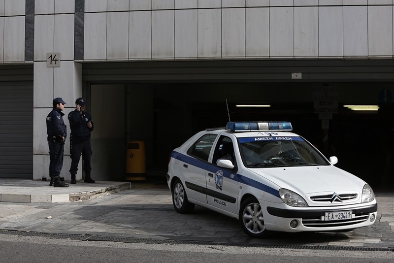 Απάτες με πωλήσεις αυτοκινήτων και σκαφών: 8μελής σπείρα “ανέβαζε” παραπλανητικές φωτογραφίες