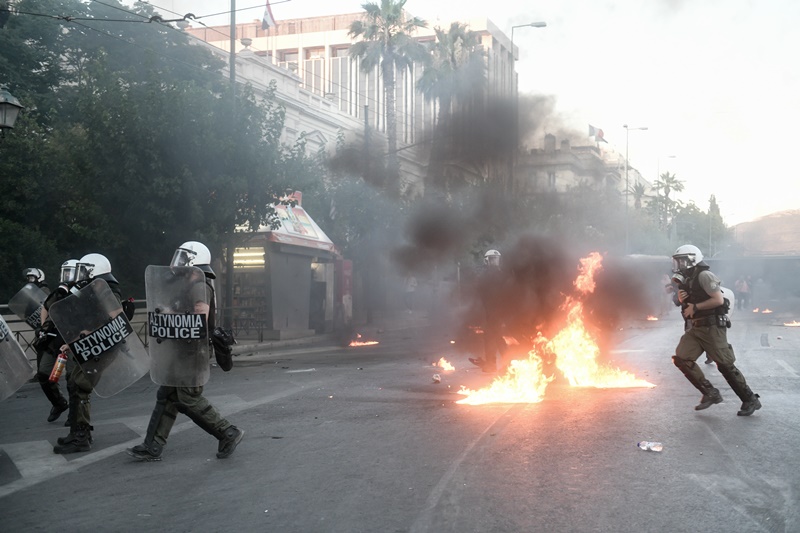 Αστυνομικός Σύνταγμα ΣΥΡΙΖΑ: Υπό κράτηση ο αξιωματικός της ΕΛ.ΑΣ