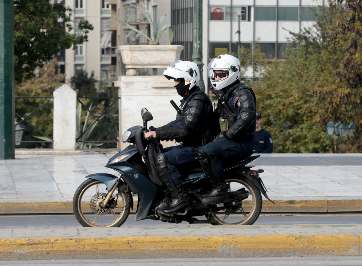 Δημοτικό Θέατρο Πάτρας συνωστισμός: Ο κακός χαμός για ένα εισιτήριο