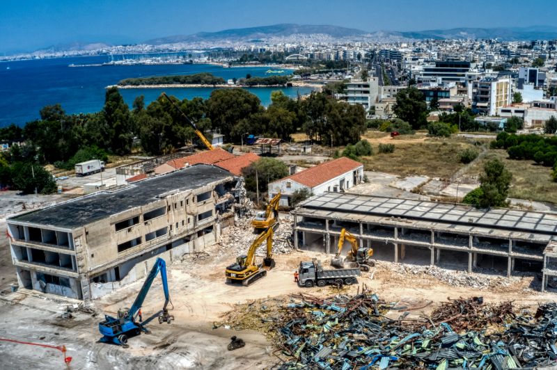 Ελληνικό κατεδαφίσεις: Έπιασαν δουλειά οι μπουλντόζες