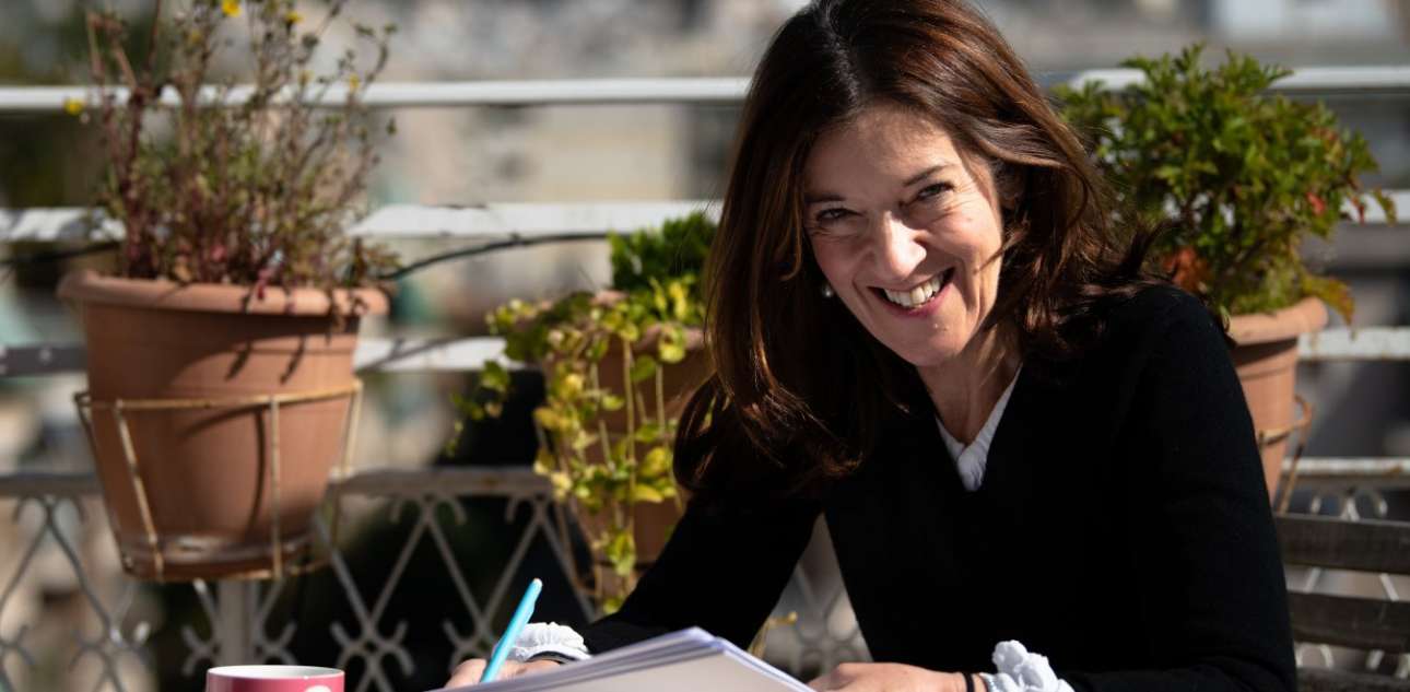 Βικτόρια Χίσλοπ Ελλάδα: Η διάσημη Βρετανίδα συγγραφέας μιλά για τη χώρα μας
