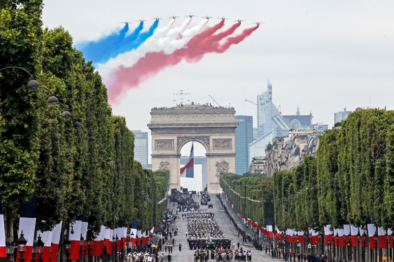 Γαλλία παρέλαση: Χωρίς κόσμο τίμησαν την εθνική γιορτή στο Παρίσι