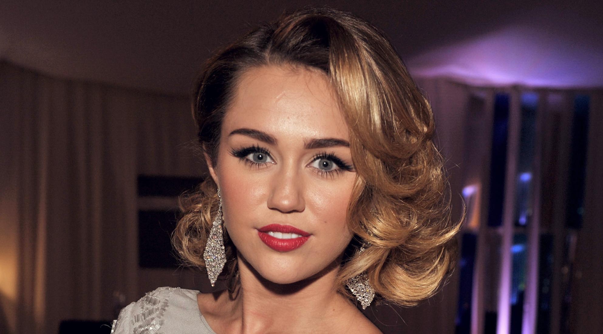 Μάσκα κορονοϊού: Η Miley Cyrus τα βάζει με όσους δεν τη φορούν
