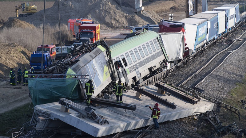 Τσεχία σύγκρουση τρένων: Σιδηροδρομικό δυστύχημα με νεκρούς και τραυματίες