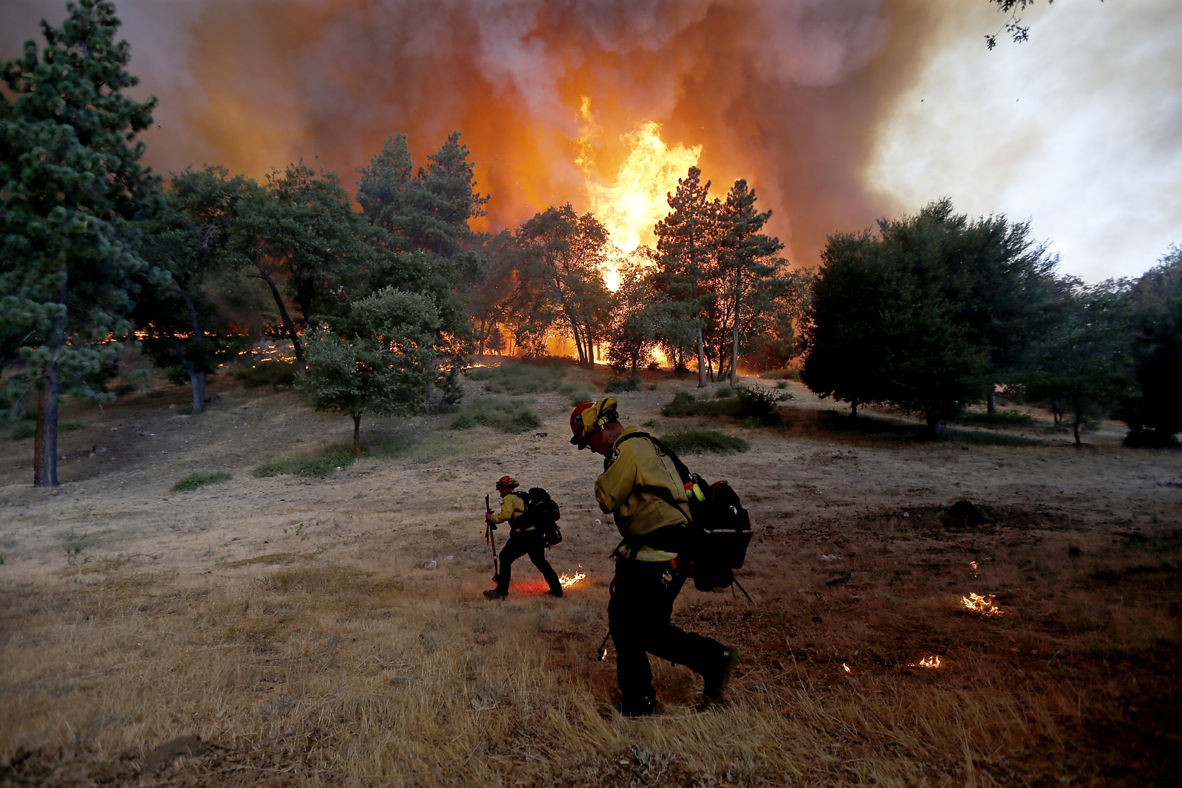 Φωτιά στην Καλιφόρνια: 8.000 άνθρωποι εγκατέλειψαν τις εστίες τους