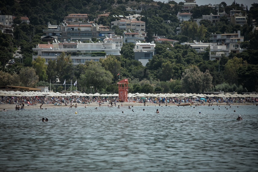 Βουλιαγμένη κολυμβήτρια: Πήγε για μπάνιο και χάθηκαν τα ίχνη της