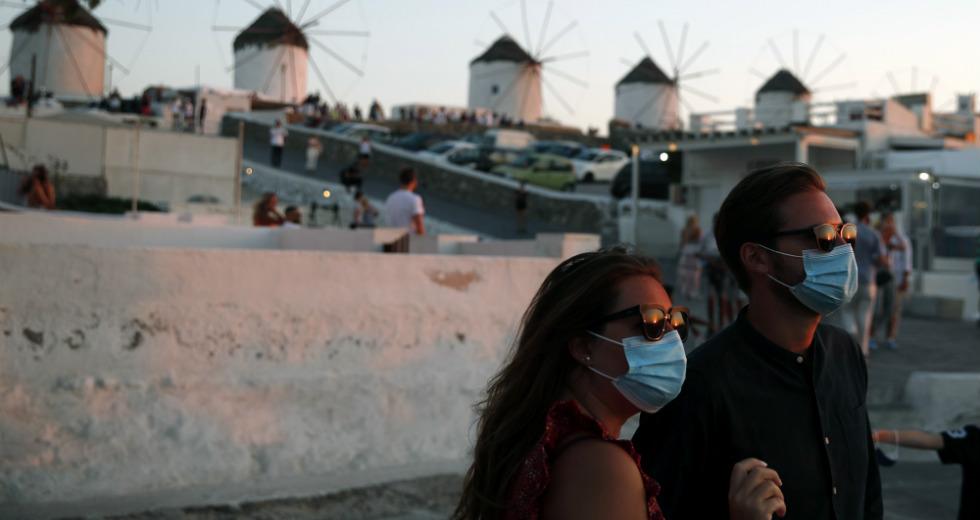 Πάρτι σε βίλα: Μεγάλη ανησυχία στην Μύκονο