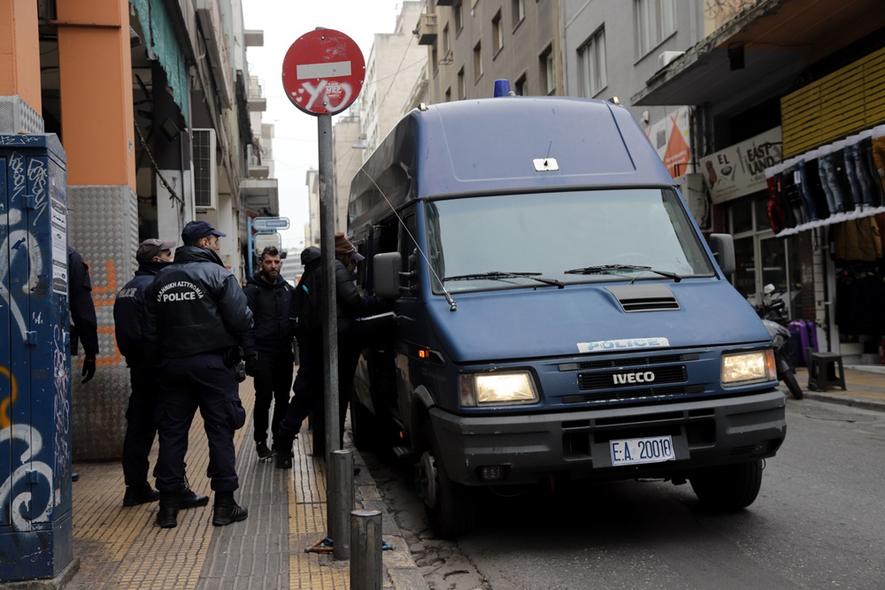 Γεωργιανοί ληστές: Το “δίδυμο” με την πλαστική κάρτα και τη μαξιλαροθήκη