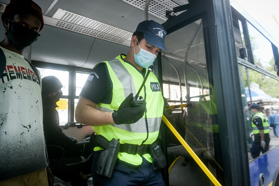 Έφτυσαν οδηγό λεωφορείου: Επεισόδιο για τη… μάσκα