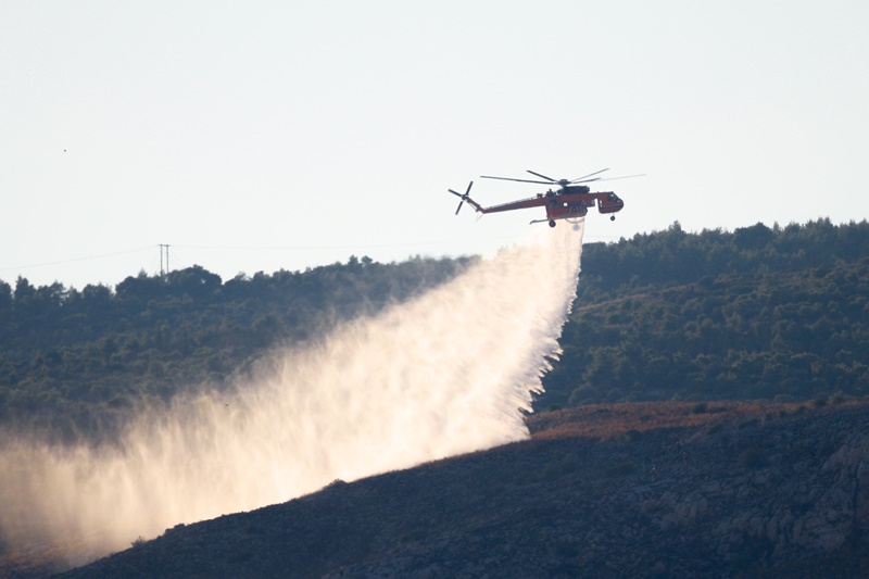 Χανιά φωτιά τώρα: Πυρκαγιά κοντά στον οικισμό Μουστακό