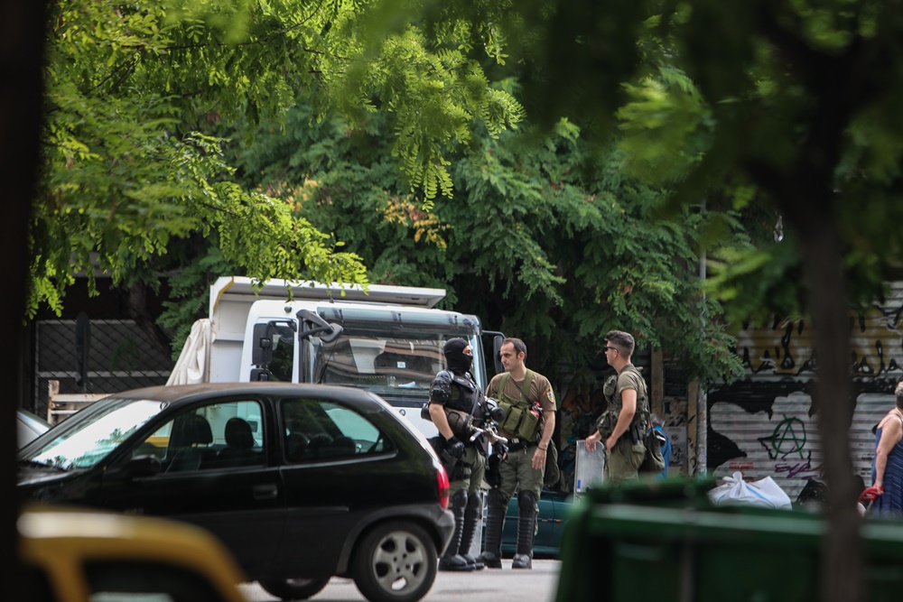 Επιχείρηση Θεσσαλονίκη: Τι βρήκε η ΕΛ.ΑΣ. στο κτίριο που εκκενώθηκε