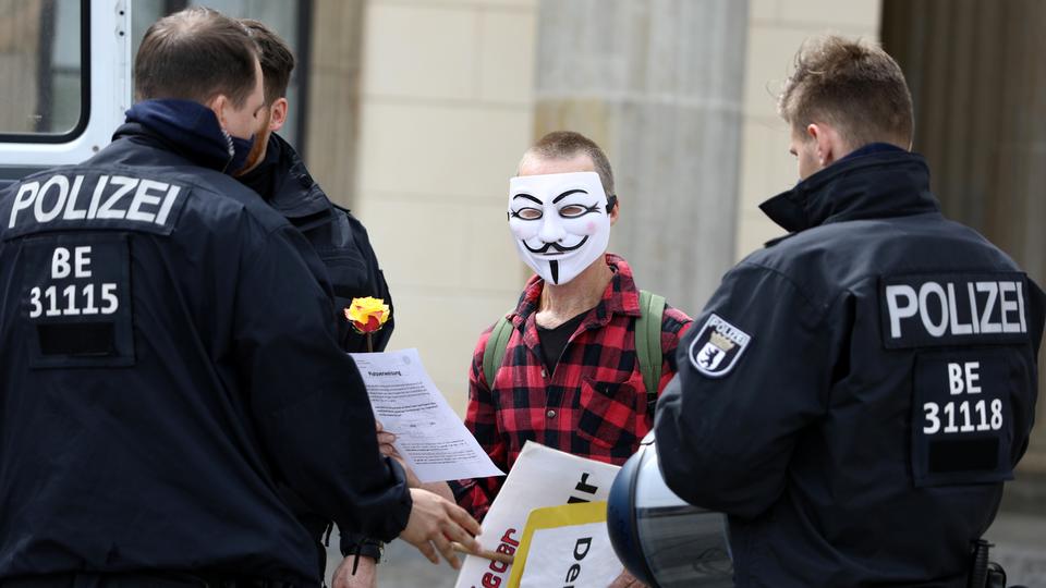 Αρνητές κορονοϊού: Μαζικές διαδηλώσεις στο Βερολίνο