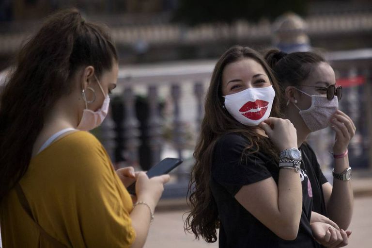 Μάσκες στα γραφεία: Τι ισχύει, πού θα τη φοράμε υποχρεωτικά από σήμερα