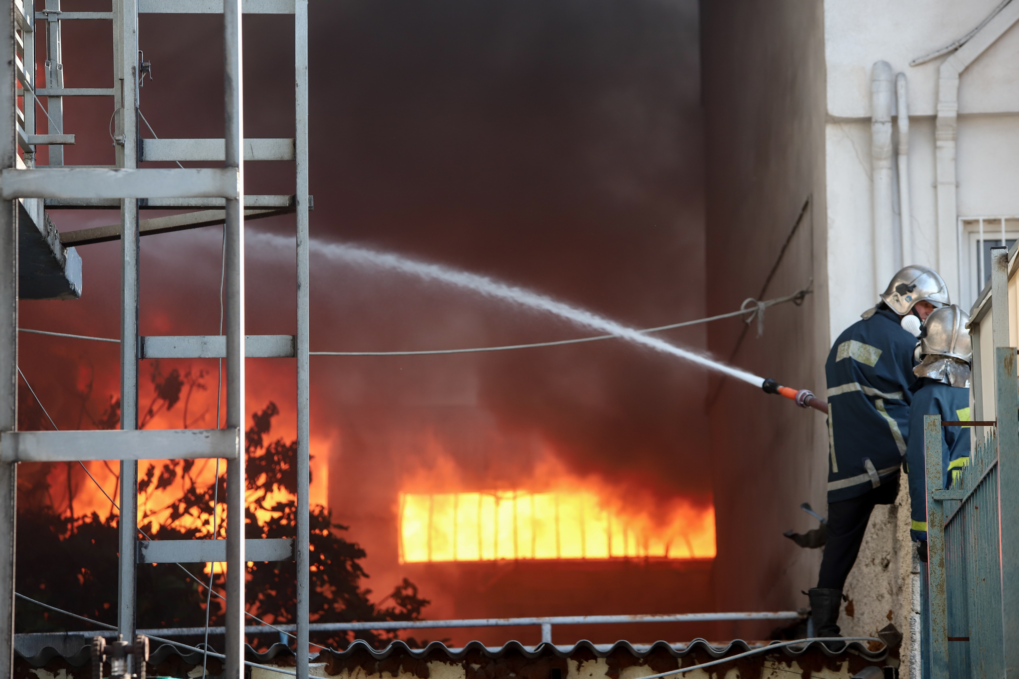 Φωτιά Μεταμόρφωση τώρα: Μαύρισε ο ουρανός στην Αθήνα – Μήνυμα από το 112