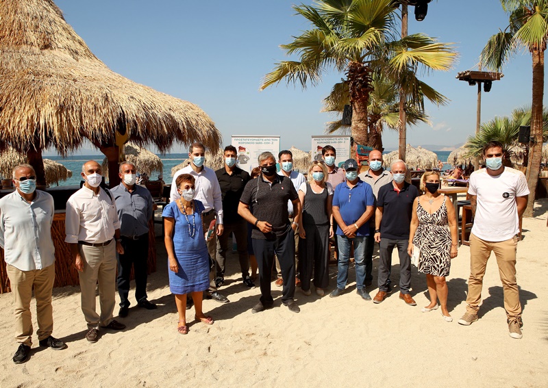 Πατούλης μάσκα παραλία: Οδηγίες στους λουόμενους για τον κορονοϊό