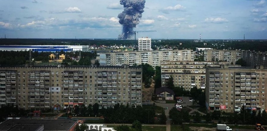 Έκρηξη Ρωσία: Κτήριο τυλίχθηκε στις φλόγες