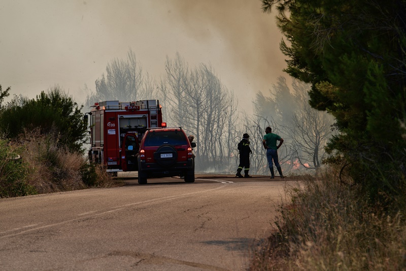 Σοφικό φωτιά τώρα: Μεγάλη πυρκαγιά στην Κόρινθο