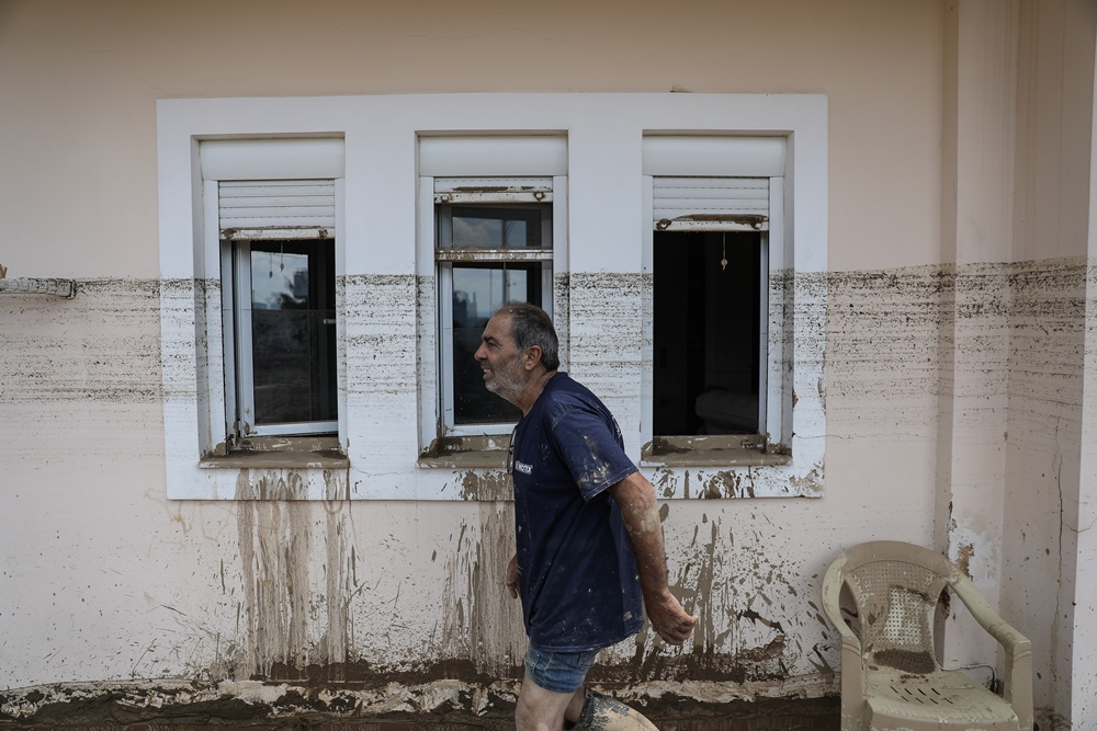 Ιανός Φιώτιδα: Δεκάδες εγκλωβισμένοι, τρέχουν και δεν φτάνουν οι πυροσβέστες