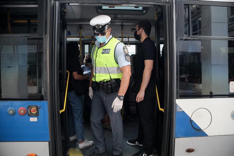 Επεισόδιο σε λεωφορείο – μάσκα: Τον έβγαλαν… σηκωτό