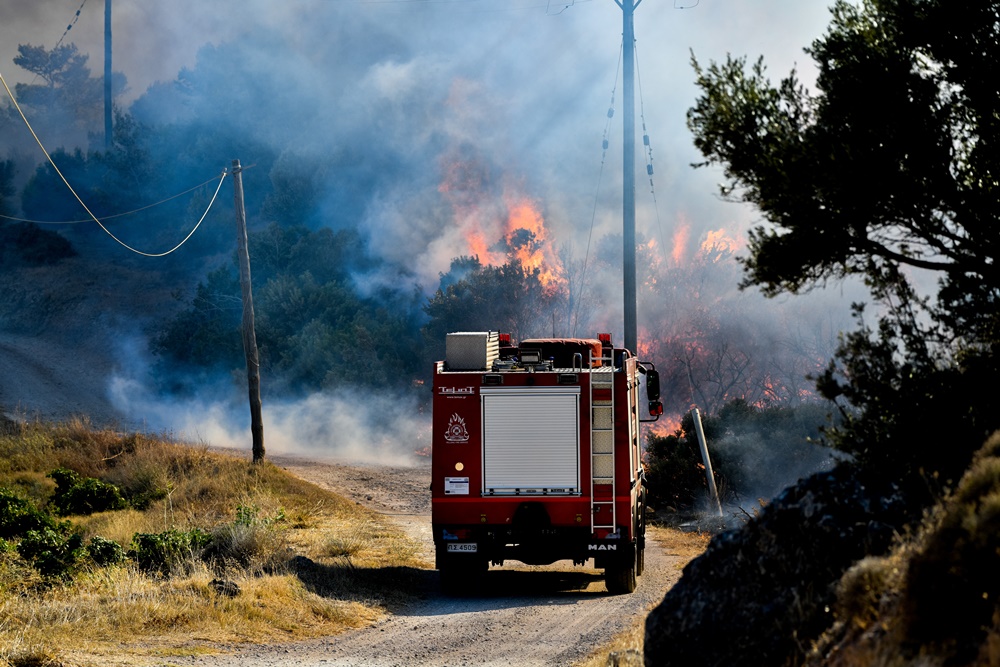 Φωτιά Σάμος τώρα: Καλύτερη η εικόνα, έξι προσαγωγές