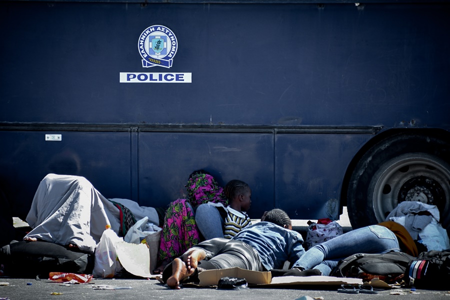 Καρά Τεπέ μετανάστες: Ισχυρές αστυνομικές δυνάμεις στη Λέσβο