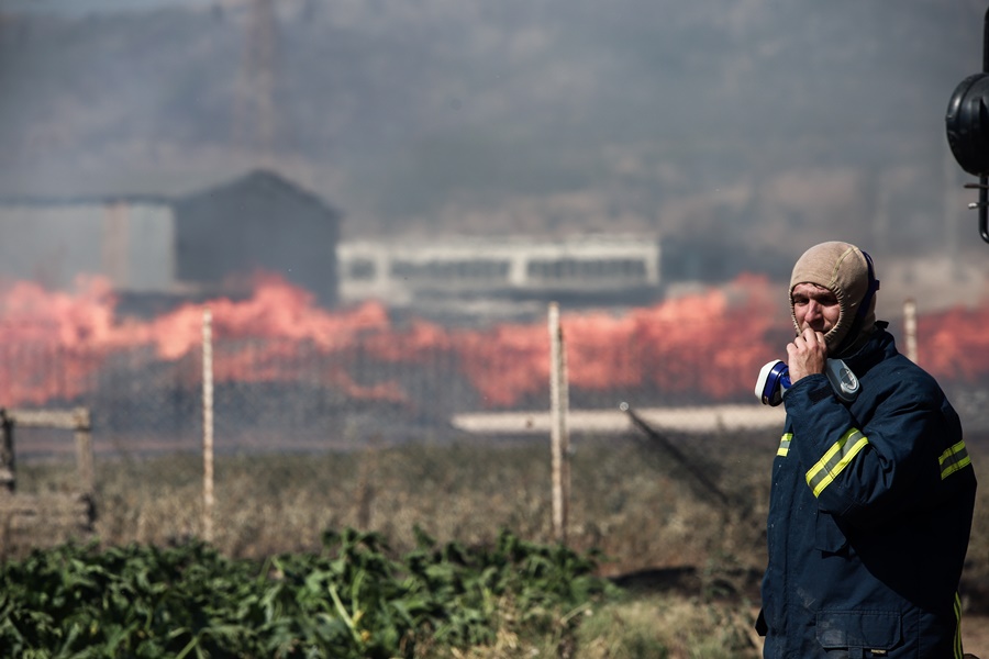 Σάμος φωτιά τώρα: Συναγερμός κοντά στο κέντρο υποδοχής προσφύγων