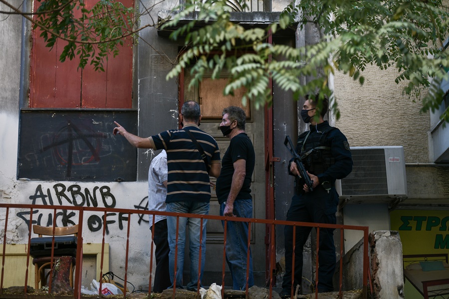 Παγκράτι κατάληψη – επιχείρηση ΕΛΑΣ: Ισχυρές αστυνομικές δυνάμεις στη Φιλολάου