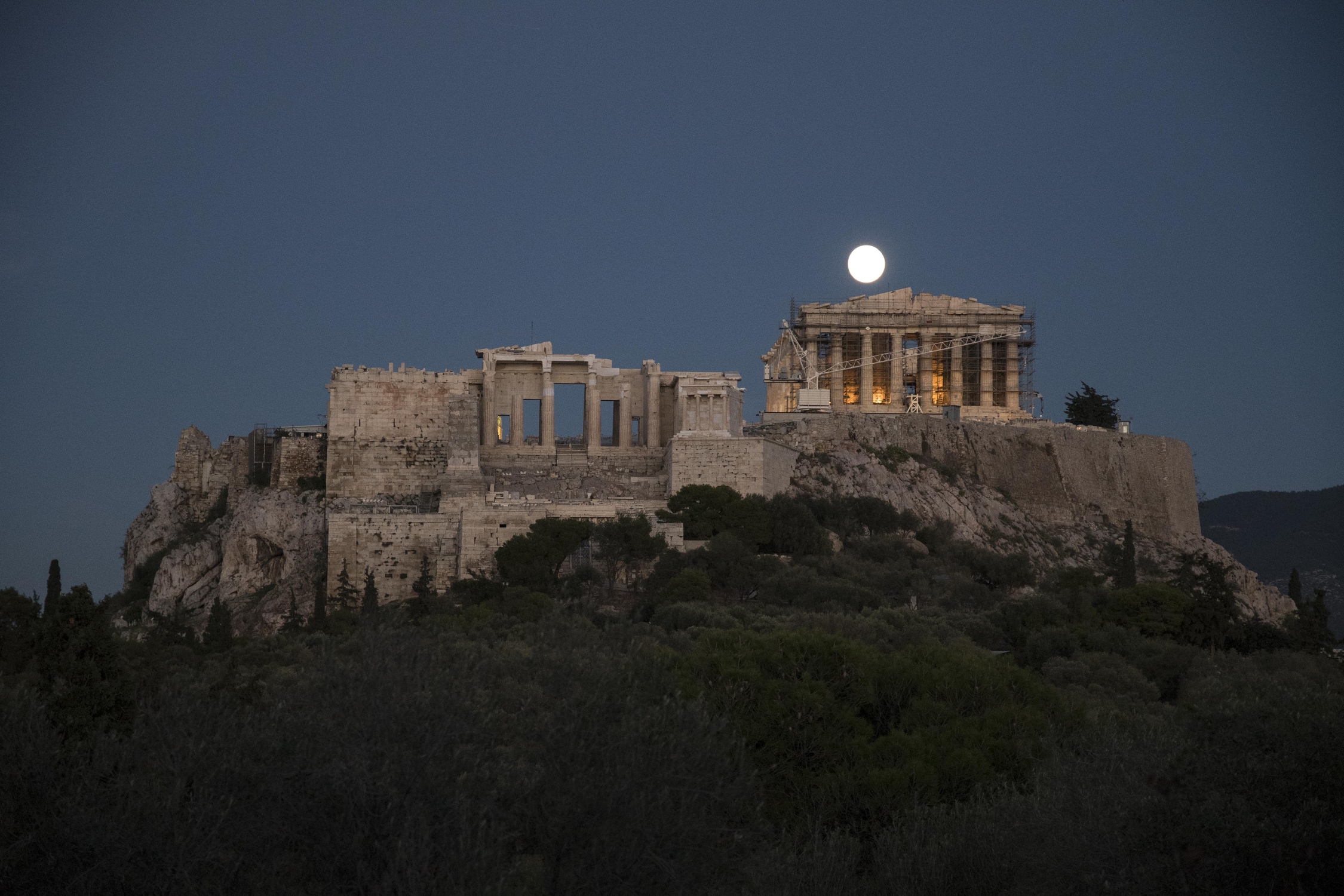 Ακρόπολη νέος φωτισμός 30/9: Σε παγκόσμια ζωντανή μετάδοση τα “αποκαλυπτήρια”