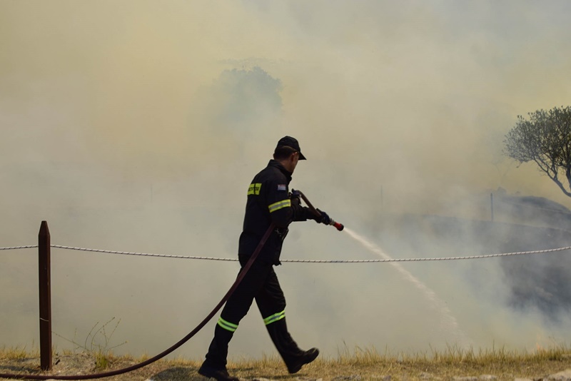 Νέα Μάκρη φωτιά τώρα: Μεγάλη πυρκαγιά σε δασική έκταση
