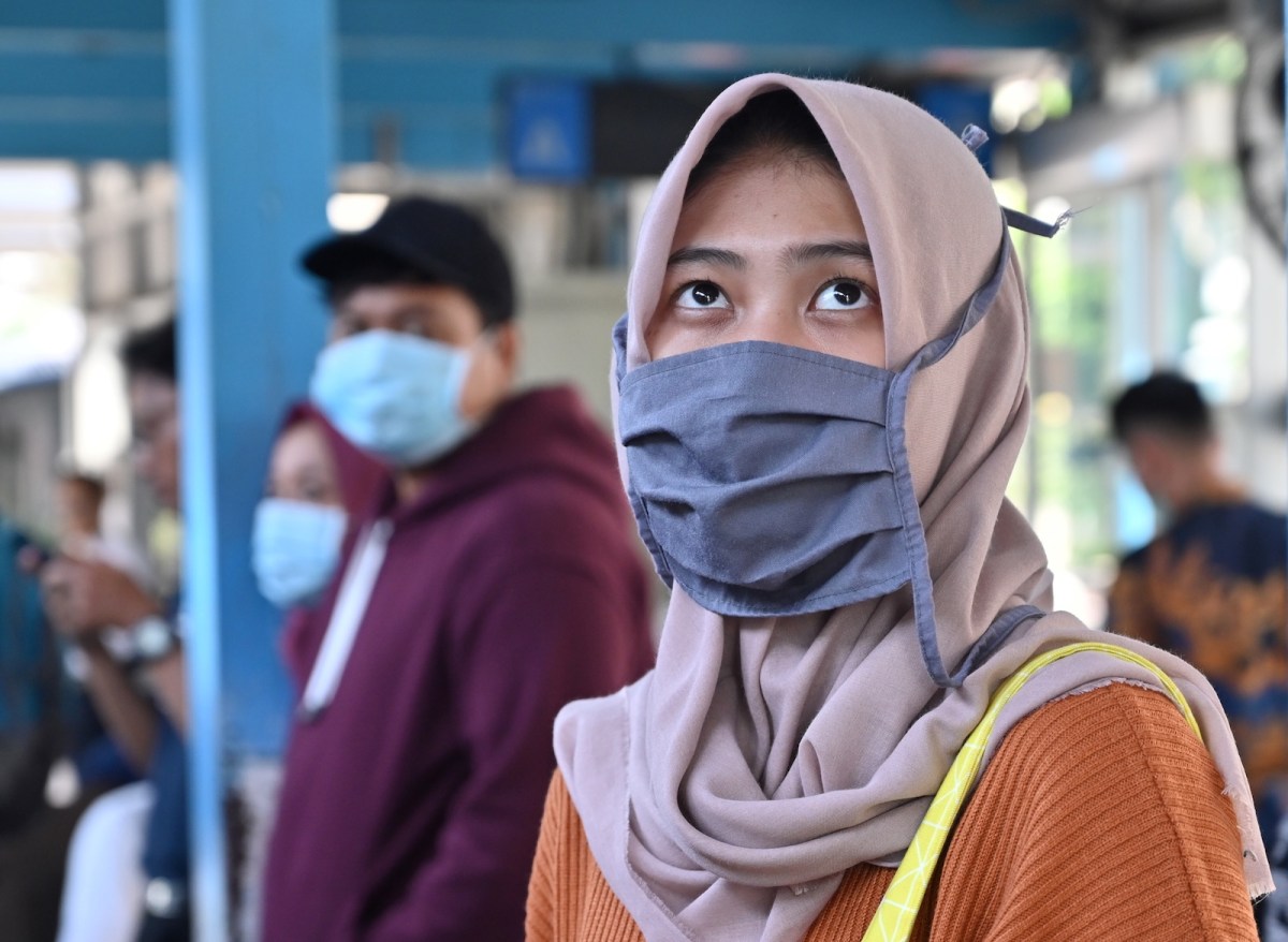 Αρνητές μάσκας – Ινδονησία: Πώς τιμωρούν όσους δεν εφαρμόζουν το μέτρο