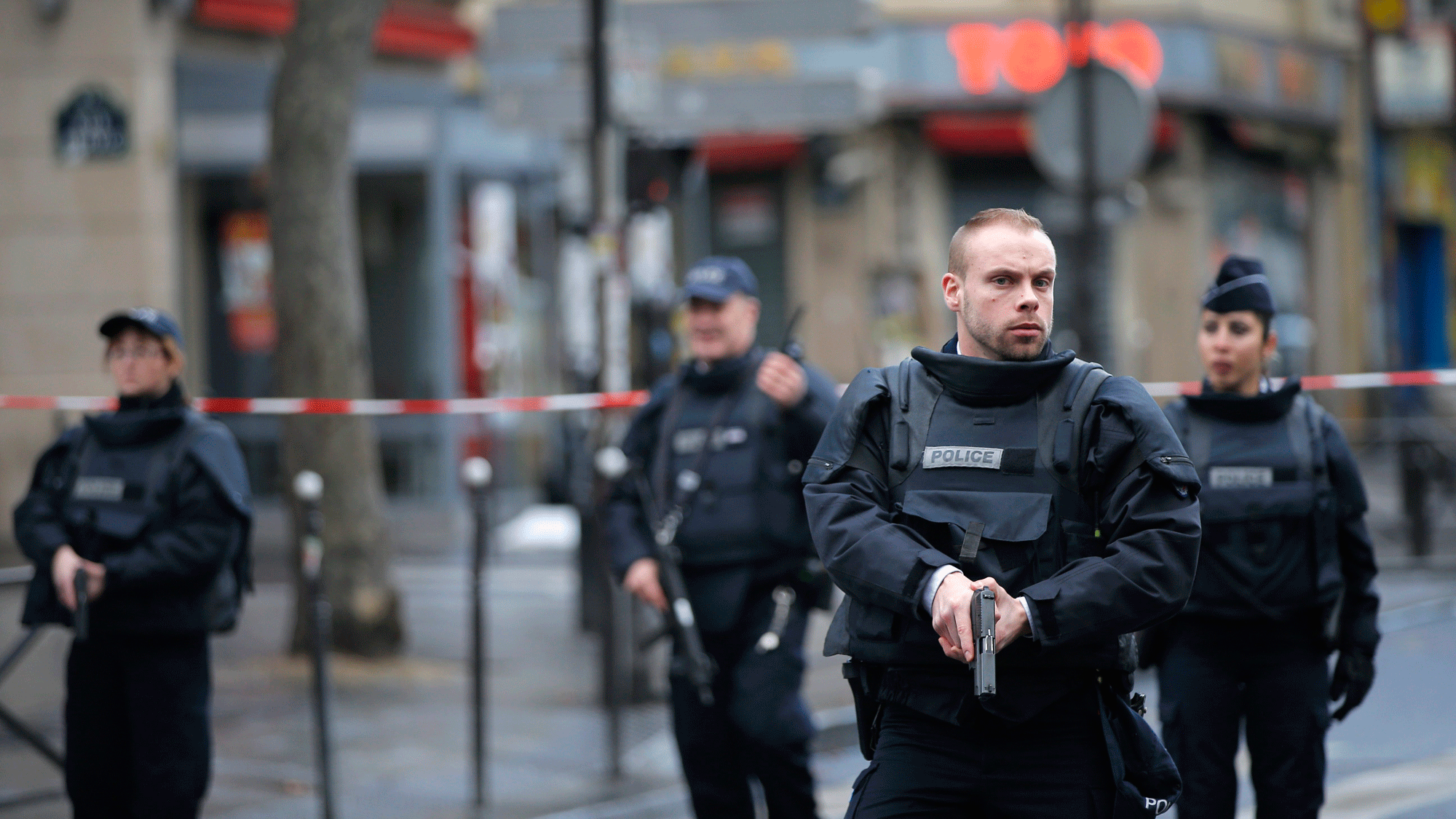 Γαλλία επίθεση – Charlie Hebdo: Συναγερμός στο Παρίσι, 4 τραυματίες
