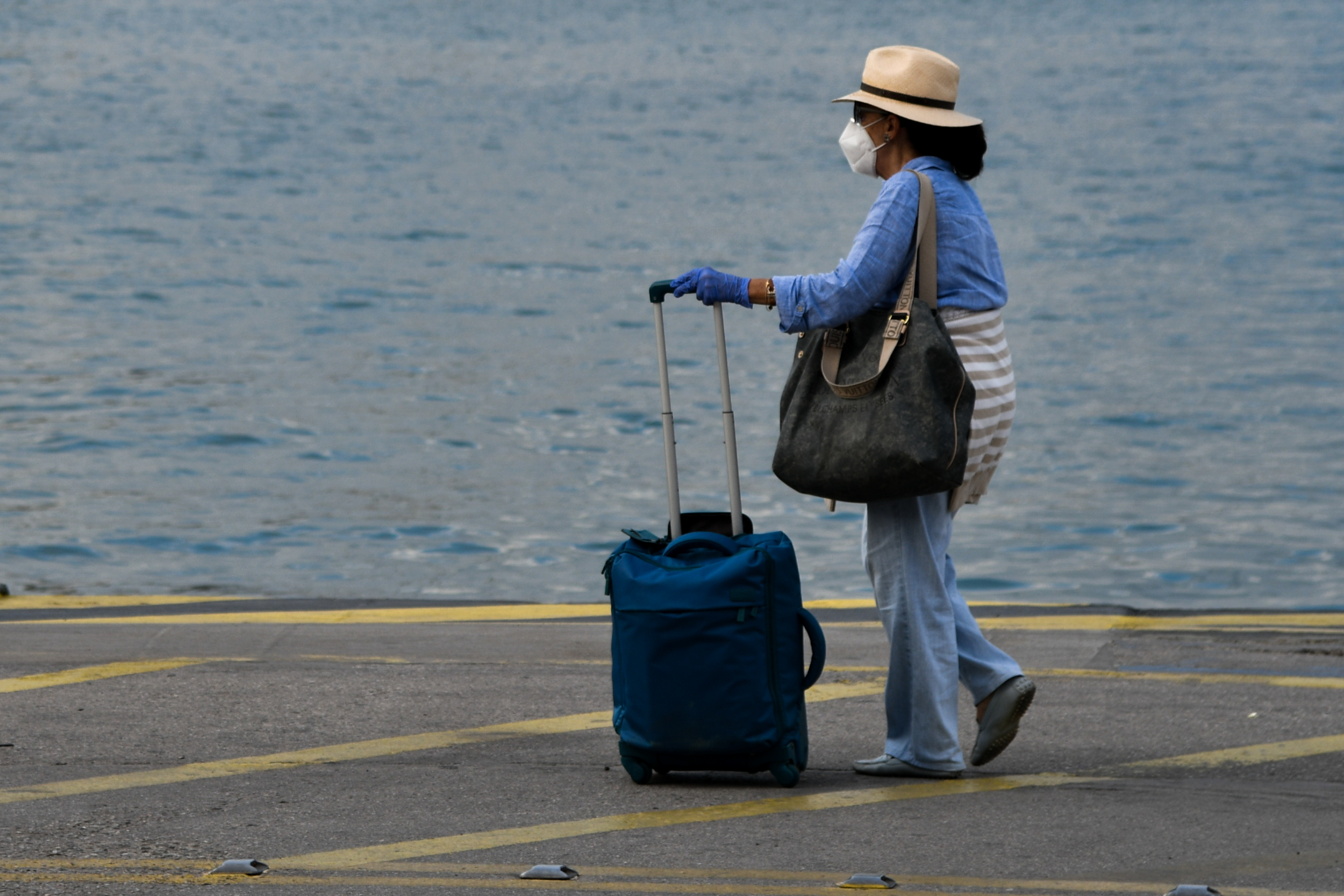 Μάσκα σε εξωτερικούς χώρους Ελλάδα: Έρχονται κι άλλα μέτρα