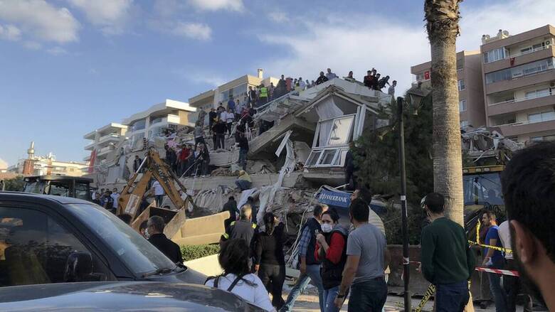 Σμύρνη σεισμός: Γιατί κατέρρευσε – Ανεβαίνει η λίστα των νεκρών