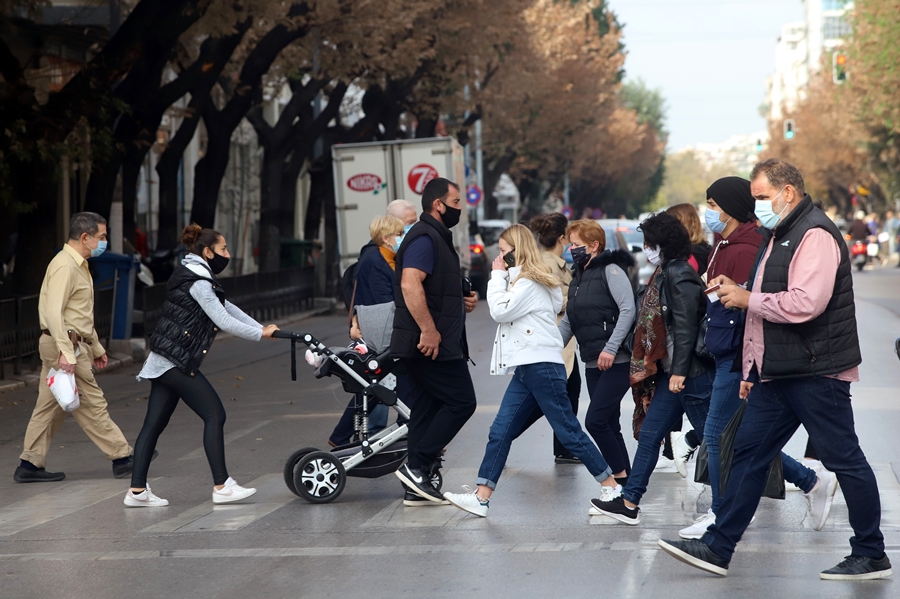 Αύξηση κρουσμάτων Ελλάδα: «Καμπανάκι» Βατόπουλου για τη μετάδοση του κορονοϊού